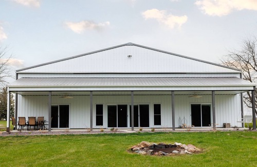 Lakewood  Shelby County House | Ultimate Country Home with a 4800 sq.ft shed- pickle ball, corn hole, and more!
