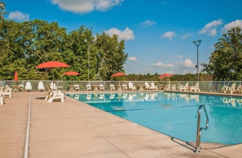 Sheridan House | Ultimate Family Resort Destination with Pools & Scenic Views | Free Parking