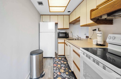 Shelter Cove Condo | Unique Lagoon-View Condo with Balcony & Spiral Staircase