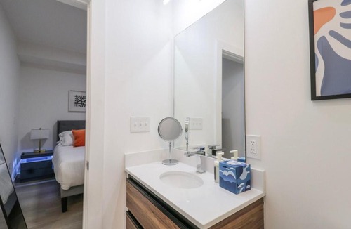 Shaw Apartment | Unit 1 Stylish Studio with King Bed and Sofa Bed