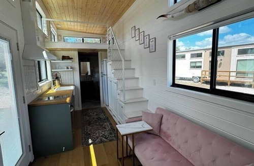 Johnson City House | Unit #3 - Modern Tiny Home in the heart of Texas Wineries