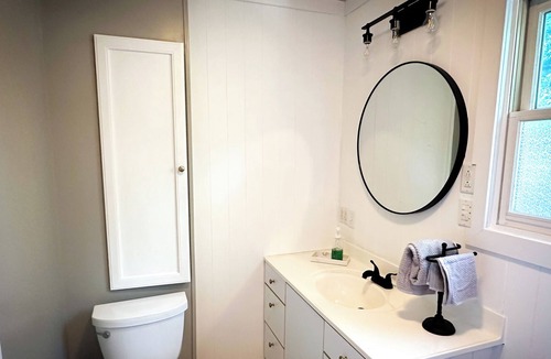 Franklin Grove House | “Unwind and Recharge at Our Serene Getaway: Your Perfect Retreat Awaits!"