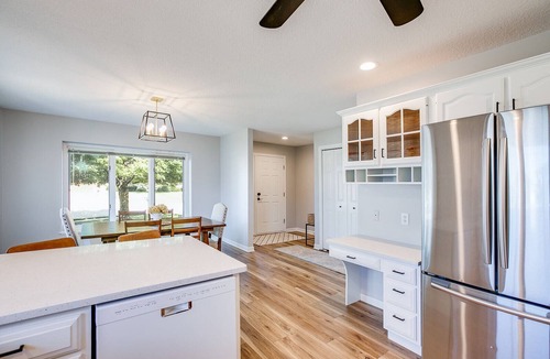 Manteno House | Updated , bright, and modern Manteno Home close to parks