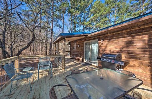 Big Cedar House | Updated Cabin w/Fire Pit: 2 Mi to UTV & Hike