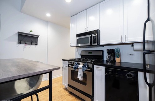Park West Apartment | Updated, Prime Location, Parking Avail. - LP