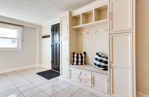 Robinson Apartment | Updated Robinson Vacation Rental with Fireplace!