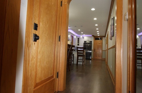 Jefferson Park Apartment | Upgraded,Spacious 3 Bedroom Apartment.