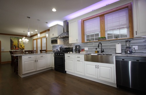 Jefferson Park Apartment | Upgraded,Spacious 3 Bedroom Apartment.