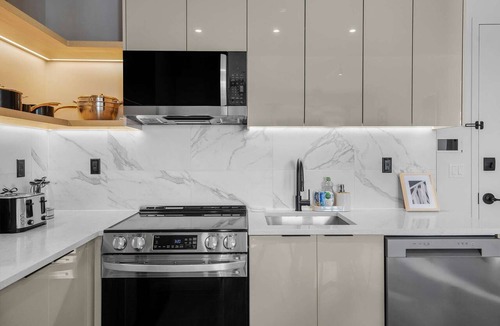 Greenpoint Apartment | Upscale 2BR Brooklyn Stay | Greenpoint Waterfront Area