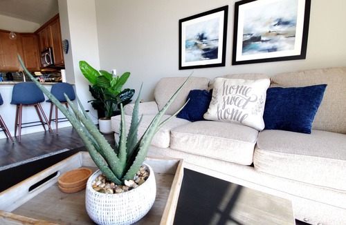 Downers Grove Condo | Upscale Condo Close to, Free Parking, Fireplace, Non Smoking Community