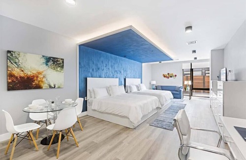 Port Morris Hotel | Upscale Double King Suite| Fitness Center | Mott Haven