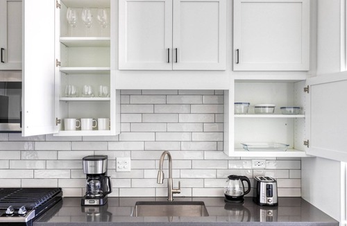 Elmhurst Apartment | Upscale Elmhurst 1BR w/Lounge, Pool & Gym nr Metra, by Blueground