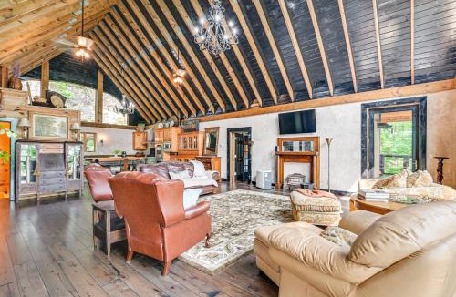 Houston House | Upscale Getaway on Smith Lake w/Boat Dock