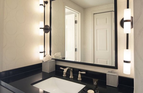West End Hotel | Upscale Hotel | Classic City Stay | National Mall Museums and Monuments - 1.9 mi