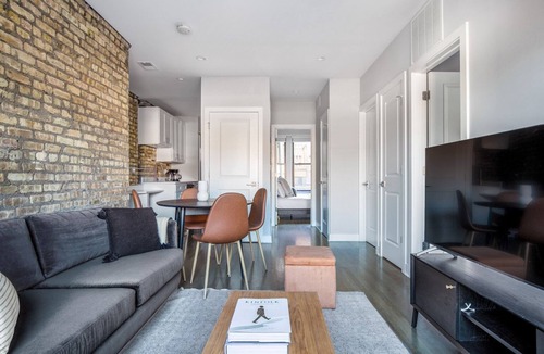 Lakeview Apartment | Upscale Lakeview 2BR w/W/D, patio, walk to Wrigley Field, by Blueground