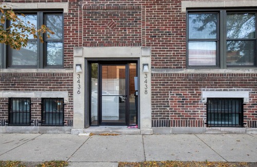Lakeview Apartment | Upscale Lakeview 2BR w/W/D, patio, walk to Wrigley Field, by Blueground