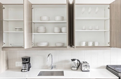 West Loop Apartment | Upscale West Loop 1BR w/W/D, Gym & Lounge, nr L, by Blueground