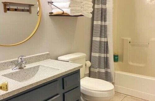 Bourbonnais Apartment | Upside Inn
