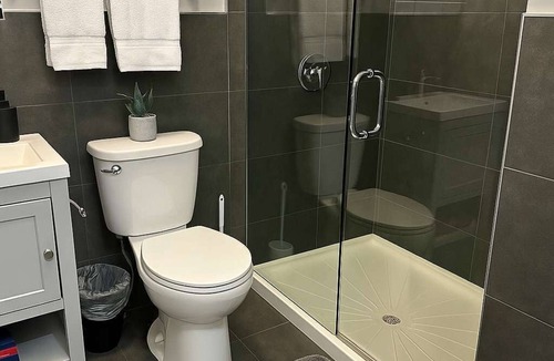 West Town Apartment | Urban Comfort 2BR in West Town