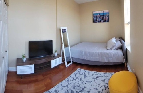 Pilsen Apartment | Urban Escape w/Skyline views