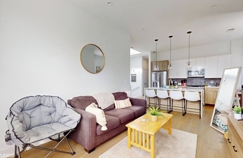 Roscoe Village Apartment | Urban Oasis in Roscoe Village