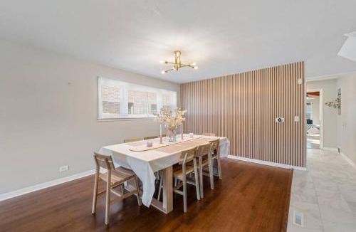 Skokie House | Urban Oasis - Kid Friendly - Quiet Street