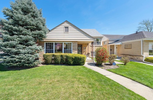 Skokie House | Urban Oasis - Kid Friendly - Quiet Street