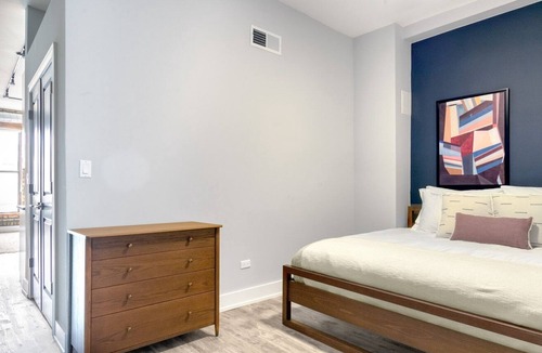 Wicker Park Apartment | Urban Wicker Park 1BR w/ W/D, nr Damen & Milwaukee, by Blueground