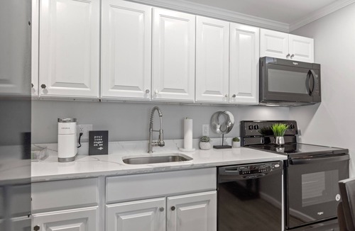 Waldorf House | Valencia Royale ~ Luxe 2BR Private Suite ~ MGM, National Harbor, DC MD VA