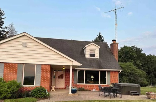 Kent House | Valley view! Outdoor hot tub, 4 bed house.
