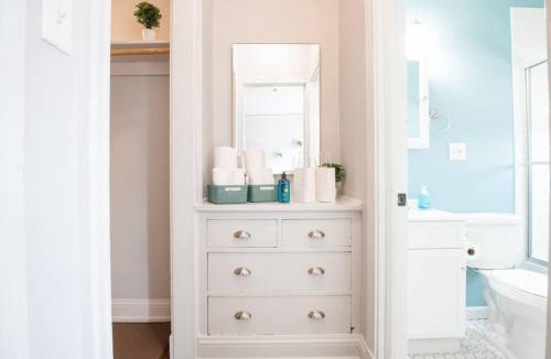 Peoria Apartment | VIBES ON MAIN - Modern Chic Studio in Downtown