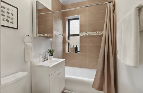Boystown Apartment | Vibrant 2BR and 1BA Apartment Furnished