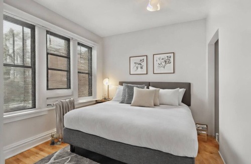 Boystown Apartment | Vibrant 2BR and 1BA Apartment Furnished