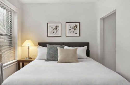 Boystown Apartment | Vibrant 2BR and 1BA Apartment Furnished