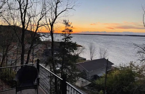 Nauvoo Ski Chalet | View Nauvoo and the Mighty Mississippi/Sidon
