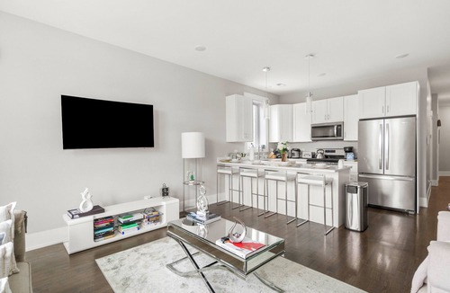 Tri-Taylor Apartment | Villa de Bonita Near Downtown Chicago