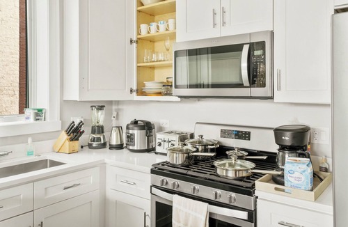 Tri-Taylor Apartment | Villa de Bonita Near Downtown Chicago