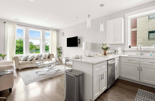 Tri-Taylor Apartment | Villa de Bonita Near Downtown Chicago