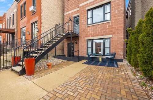 Bronzeville Apartment | Villa Dubois 3 Bedroom Suite - 3