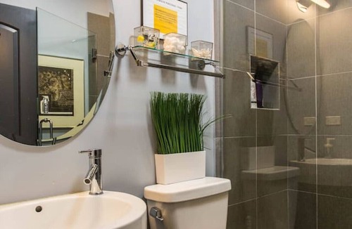 Bronzeville Bed & Breakfast | Villa Dubois Guest Room 6