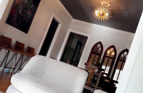 Rogers Park Apartment | Vintage City Chic: The Artist's Haven. 5 Blocks from Lake Michigan!