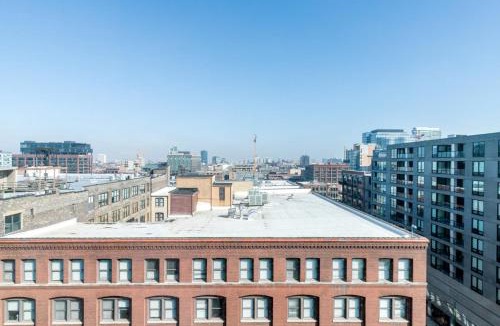 West Loop Apartment | W Loop 1BR w Pool Gym nr Fulton Mkt CHI-293