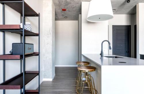 West Loop Apartment | W Loop 1BR w Pool Gym nr Fulton Mkt CHI-293