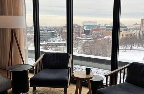 West Town Apartment | W. Loop Luxurious furnishings, 5- Star Amenities