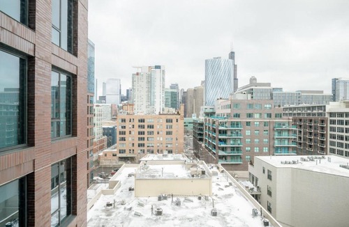 West Loop Apartment | W Loop Studio w Pool Gym nr Restaurant Row CHI-264