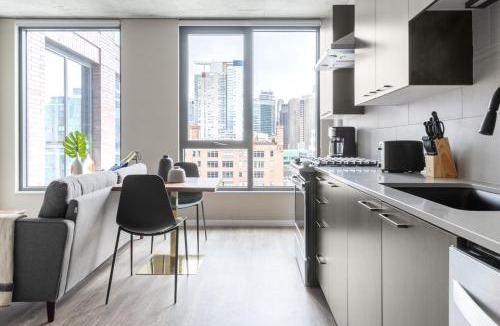 West Loop Apartment | W Loop Studio w Pool Gym nr Restaurant Row CHI-264