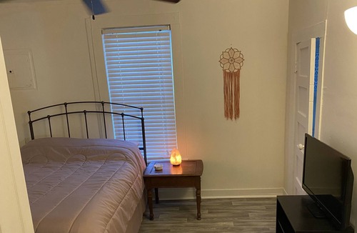 Carbondale House | Wake and Bake Bud and Breakfast