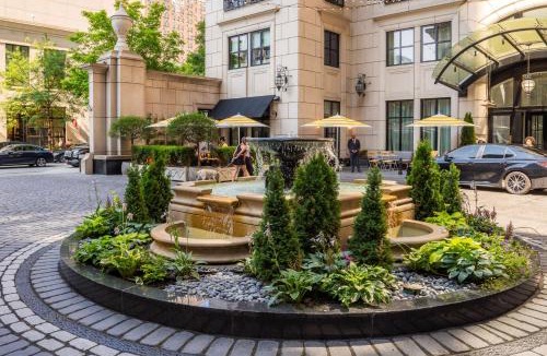 Rush and Division Hotel | Waldorf Astoria Chicago