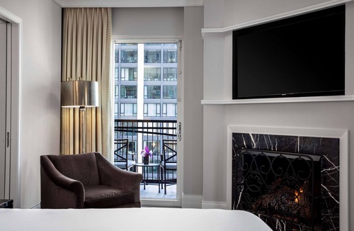Rush and Division Hotel | Waldorf Astoria Chicago