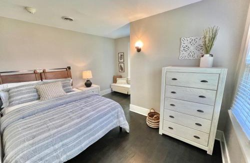 St. Charles House | Walk Downtown & River Stylish Cozy Stay w Huge Porch
